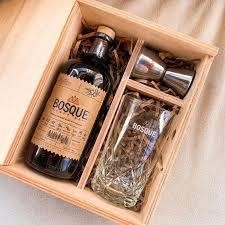 Kit Bosque Estuche De Madera (Botella+Jigger+Vaso)  x 1u