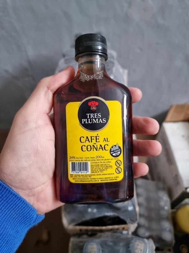 Licor Tres Plumas Cafe al cognac Petaca 200ml x 12u